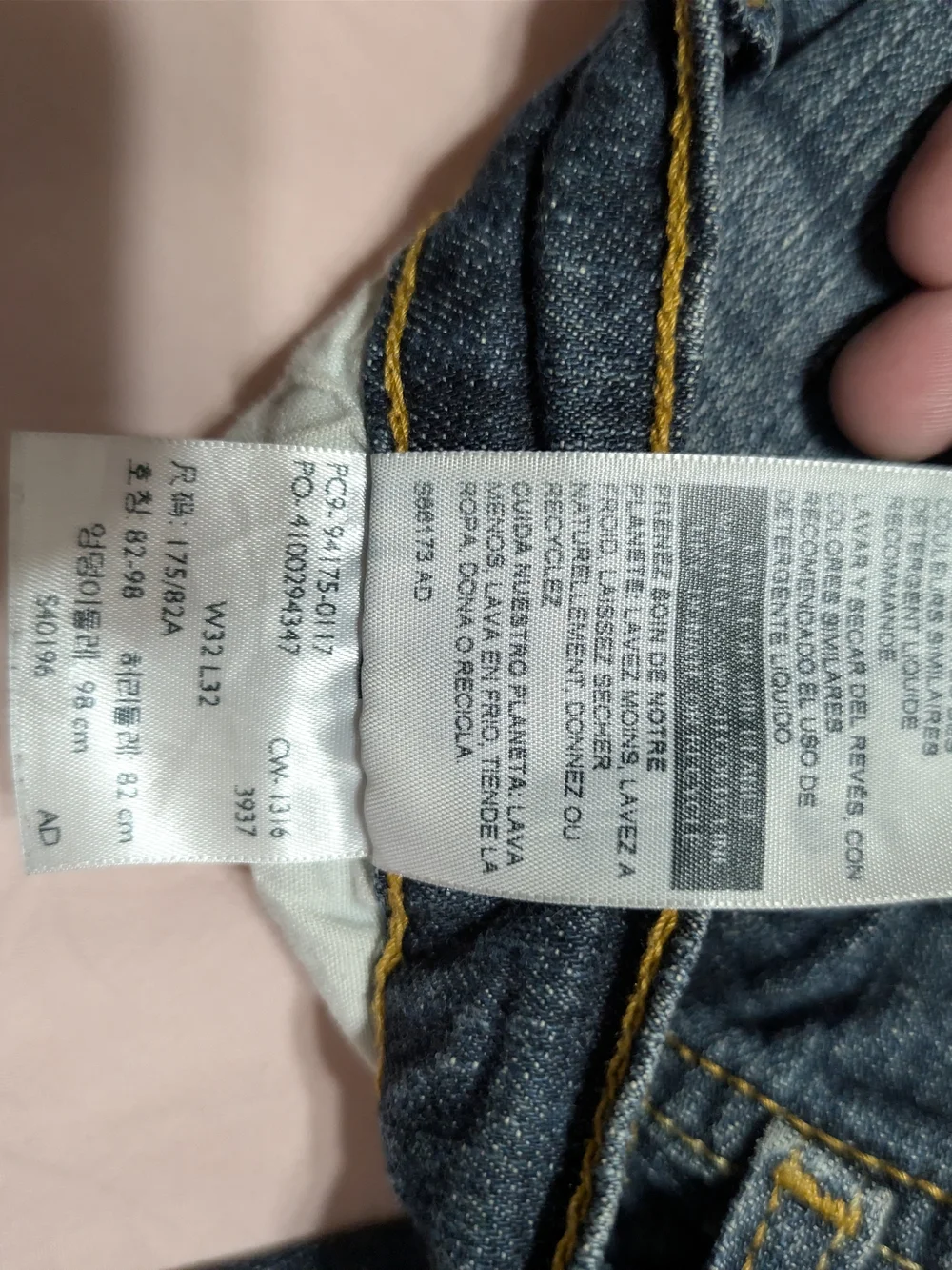 Levis slim straight